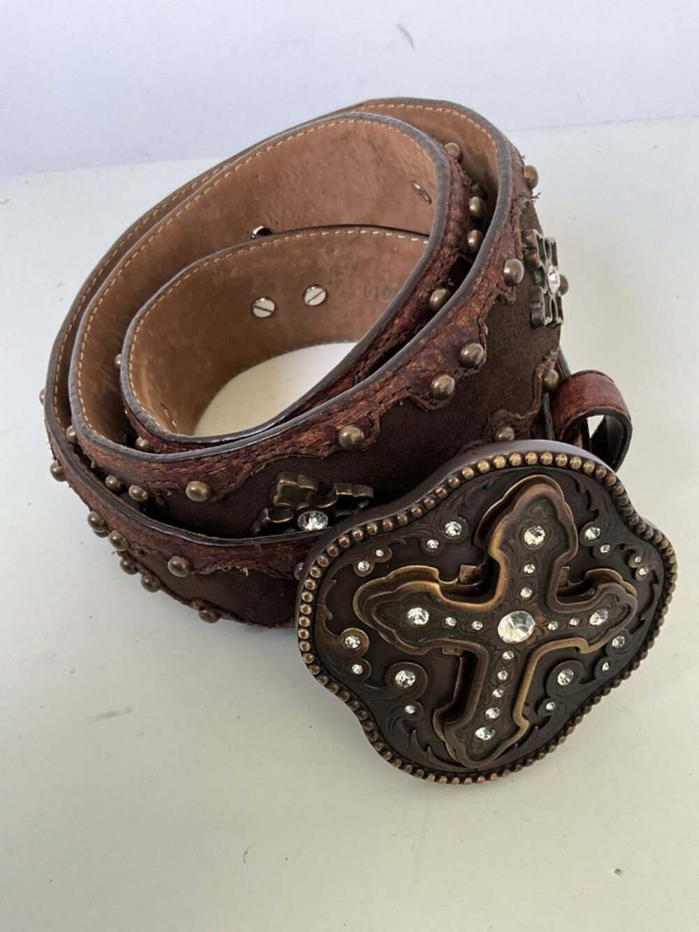 Justin Boots Brown Leather Studded Belt Rhinestone Cross Buckle Western Size 36 - Picture 3 of 6